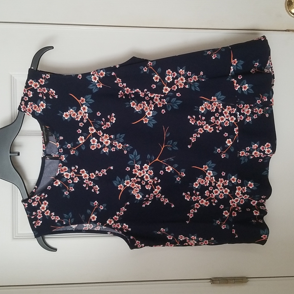 Banana Republic Ladies Sleeveless Top